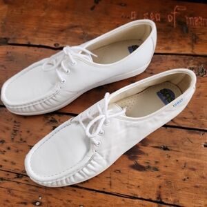 New WOMENS SAS Nurse SHOES SIZE 11N